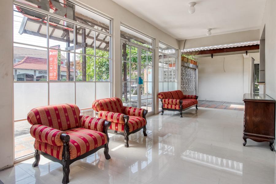 Reddoorz Near Malioboro Tugu Station Jogja Hotel Yogyakarta Exterior foto