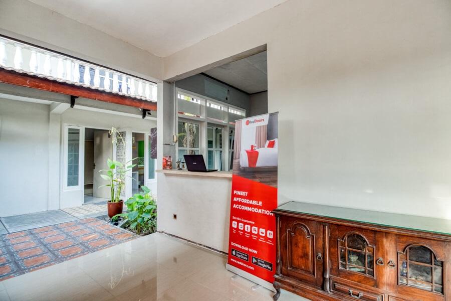Reddoorz Near Malioboro Tugu Station Jogja Hotel Yogyakarta Exterior foto