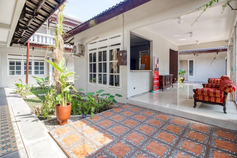 Reddoorz Near Malioboro Tugu Station Jogja Hotel Yogyakarta Exterior foto