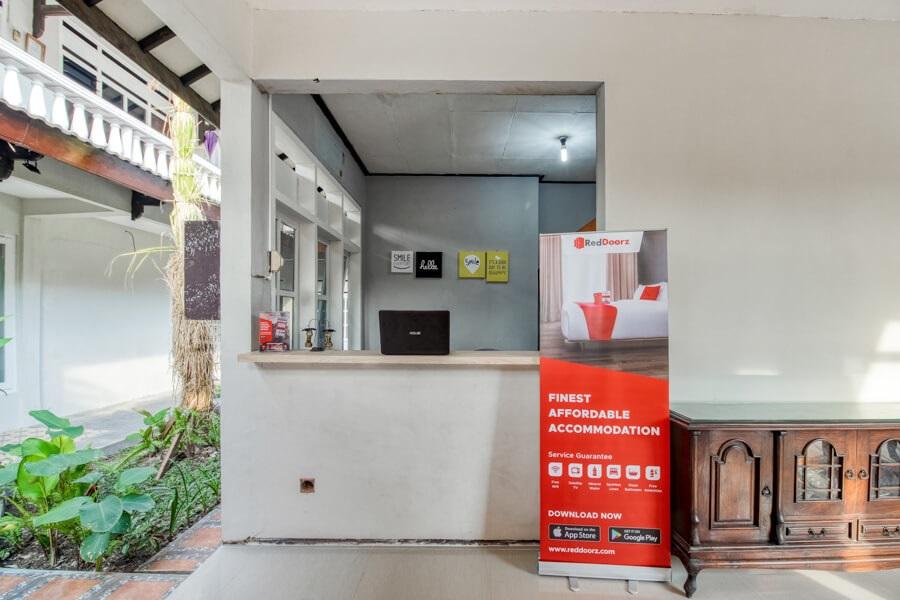 Reddoorz Near Malioboro Tugu Station Jogja Hotel Yogyakarta Exterior foto