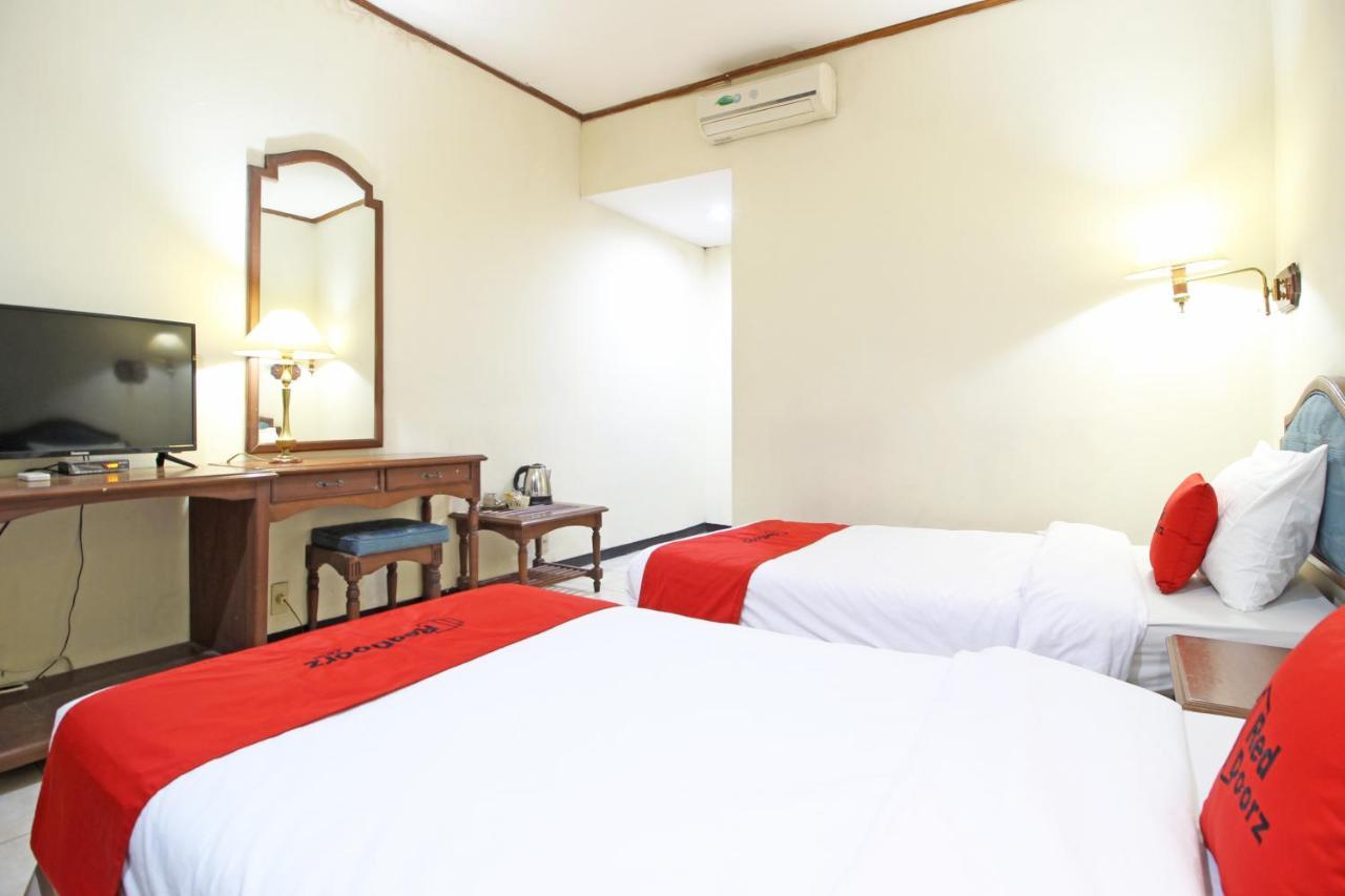 Reddoorz Near Malioboro Tugu Station Jogja Hotel Yogyakarta Exterior foto