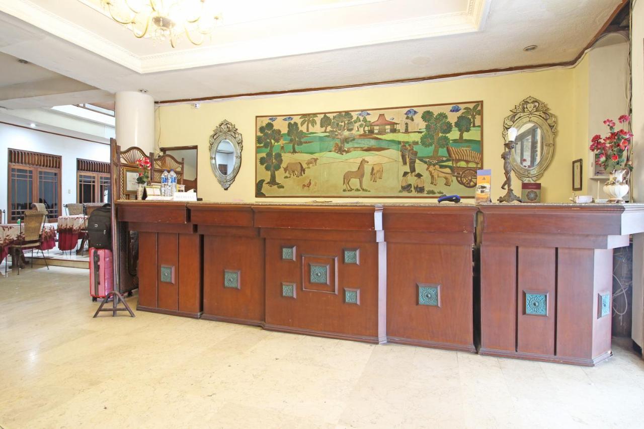 Reddoorz Near Malioboro Tugu Station Jogja Hotel Yogyakarta Exterior foto