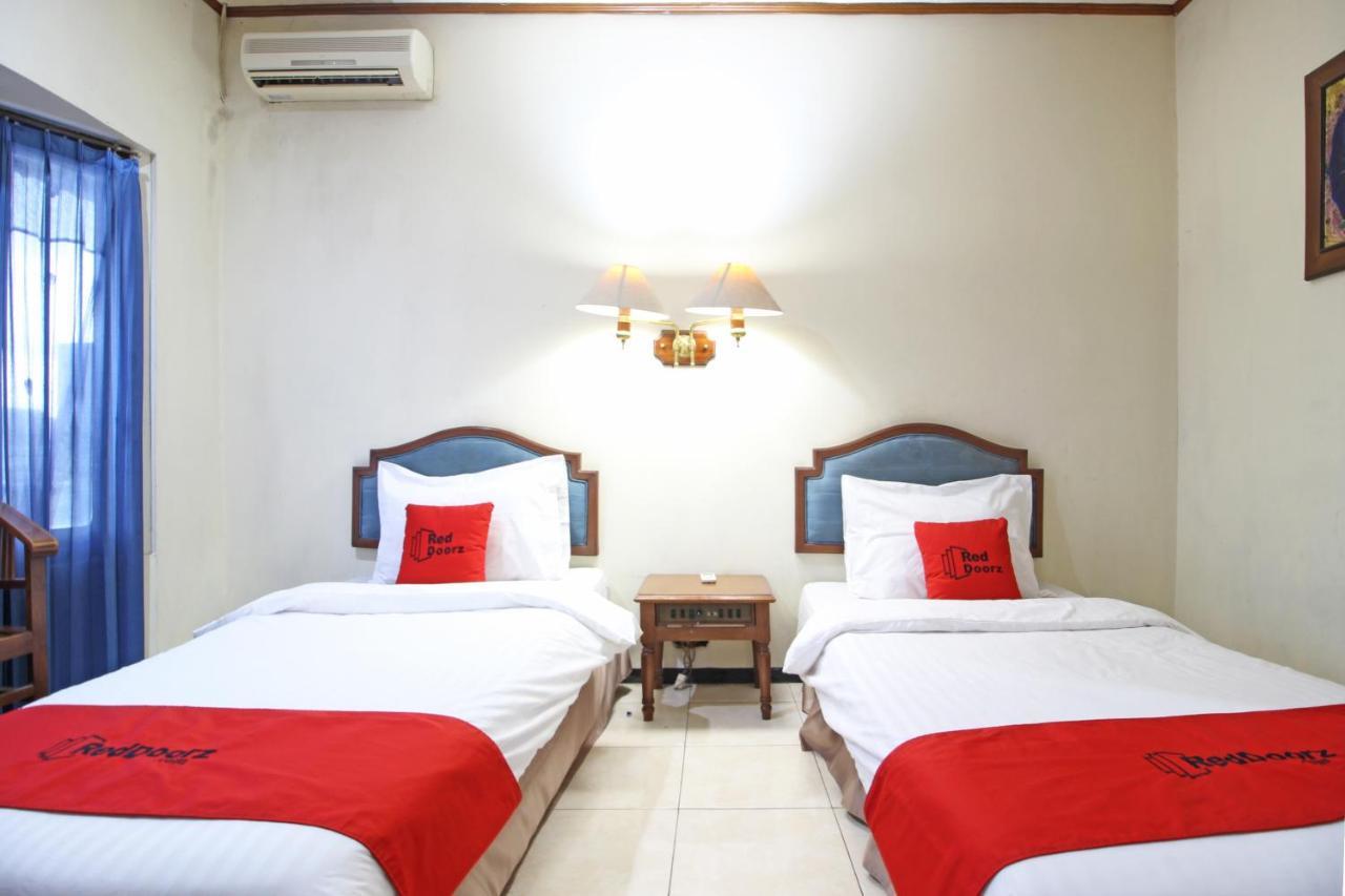Reddoorz Near Malioboro Tugu Station Jogja Hotel Yogyakarta Exterior foto