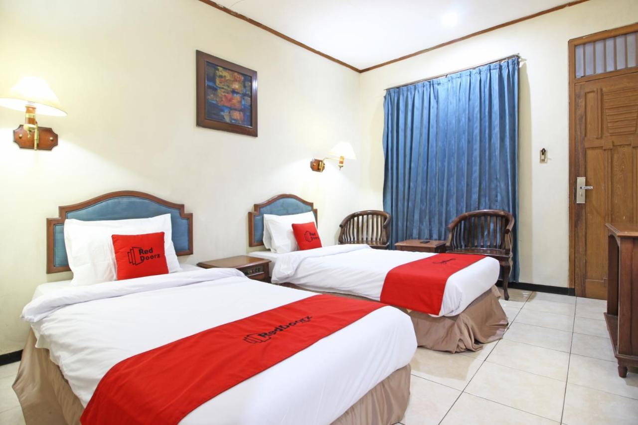 Reddoorz Near Malioboro Tugu Station Jogja Hotel Yogyakarta Exterior foto