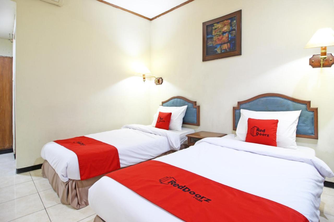 Reddoorz Near Malioboro Tugu Station Jogja Hotel Yogyakarta Exterior foto
