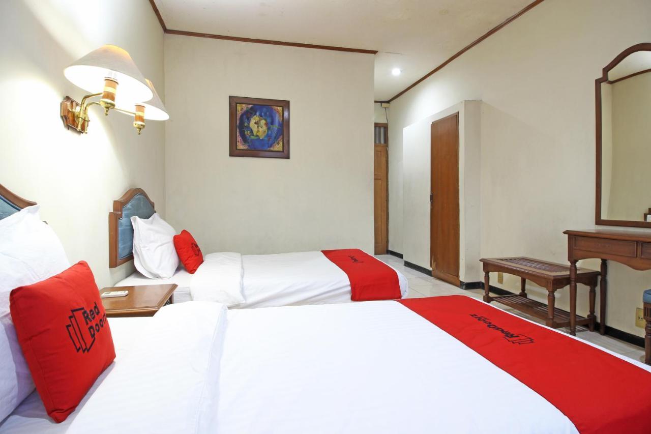 Reddoorz Near Malioboro Tugu Station Jogja Hotel Yogyakarta Exterior foto