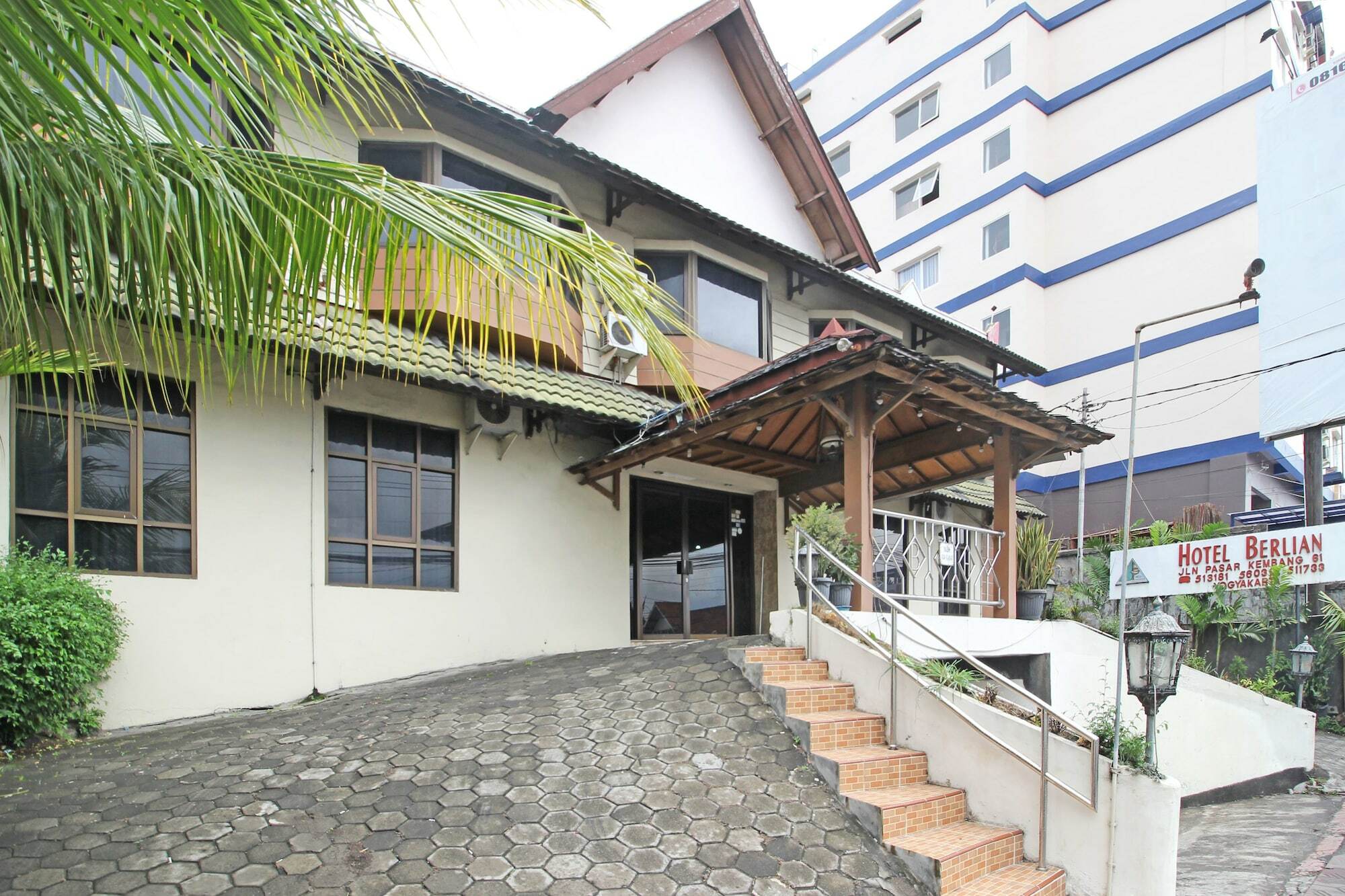 Reddoorz Near Malioboro Tugu Station Jogja Hotel Yogyakarta Exterior foto